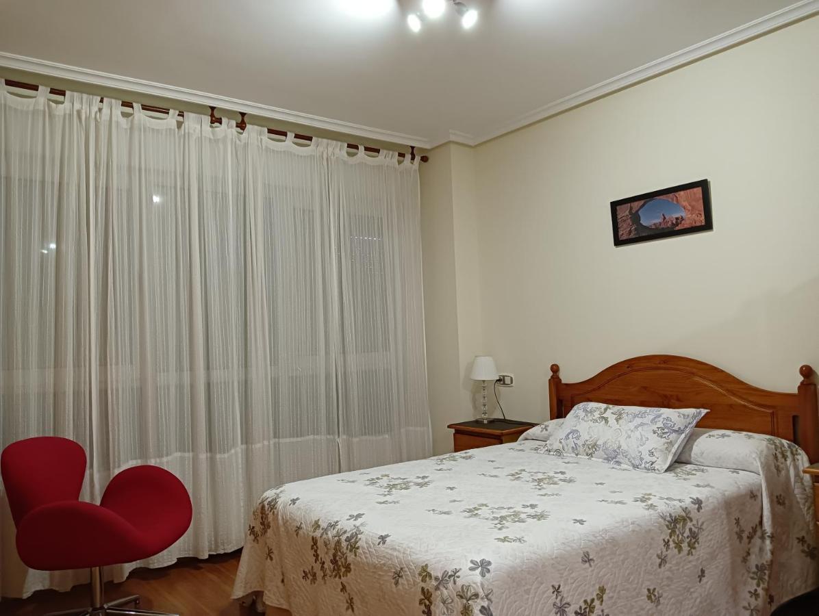 Apartamentos Chevere Rojo-Huca โอเบียโด ภายนอก รูปภาพ