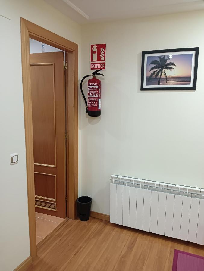 Apartamentos Chevere Rojo-Huca โอเบียโด ภายนอก รูปภาพ